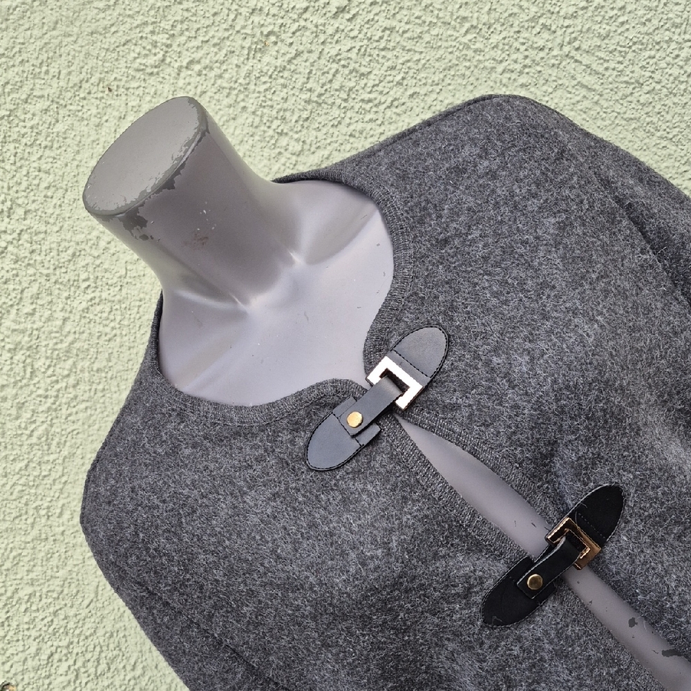 Moda Gray Women's Cardigan poncho cape with Buckle Detail - Picture 3 of 11